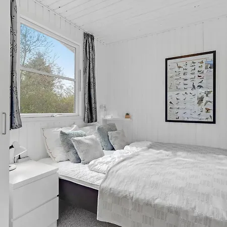 3 Bedroom Beautiful In Ferienhaus *