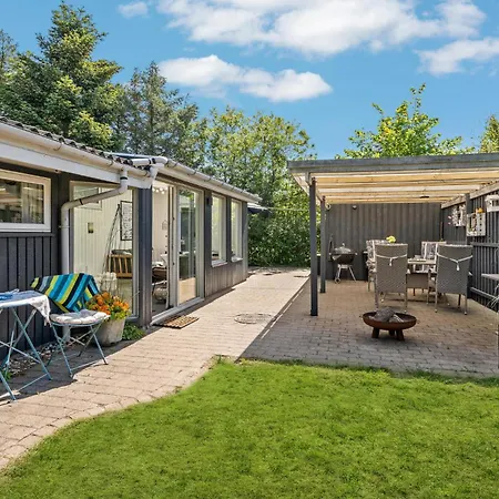3 Bedroom Beautiful In Holiday home Hemmet